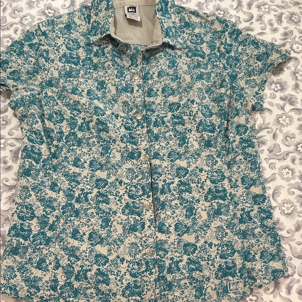 REI ladies hiking (or fishing 🎣) shirt